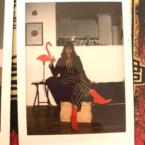 Hi, I’m Viviana and this is my closet - Picture 3 of 6